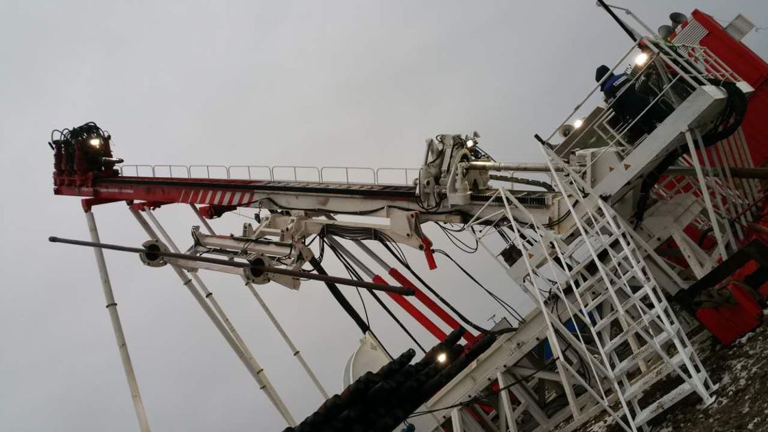 Oilfield Rig Equipment Drilling Rig Top Drive Inclined Adjustable Mast