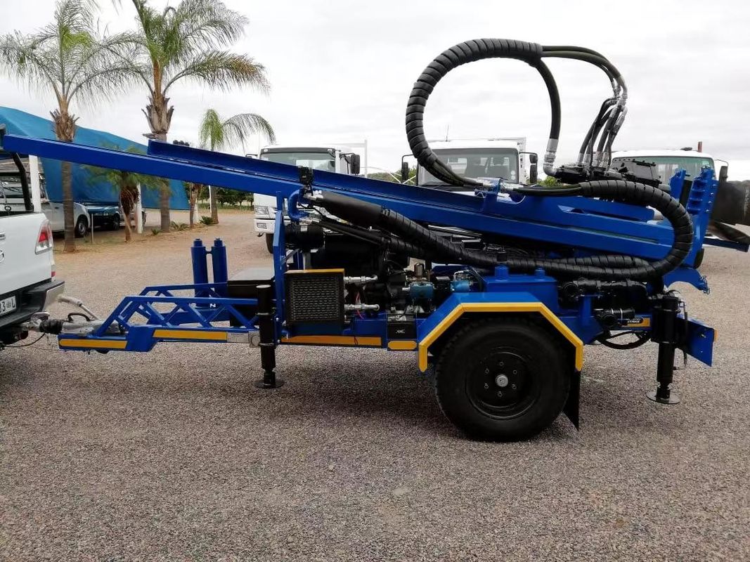 200M Trailer Mounted Portable Well Drilling Rig With 89mm Drilling Pipes